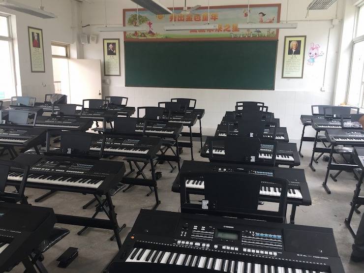 bc贷乐器爱心捐赠行动在四川金堂县举办 ——与音乐牵手 随幸福成长